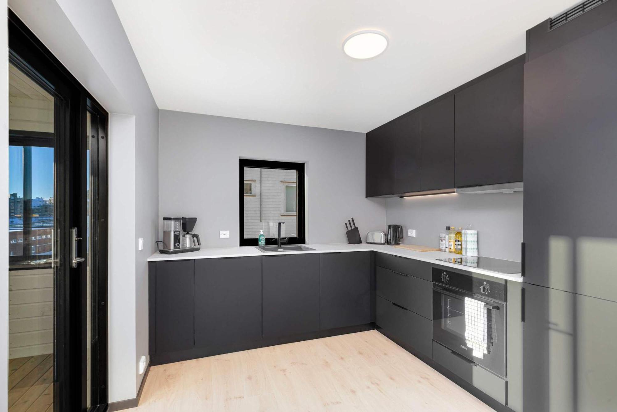 Apartment Dinbnb Homes 5 Bedroom Family House - Free Parking *