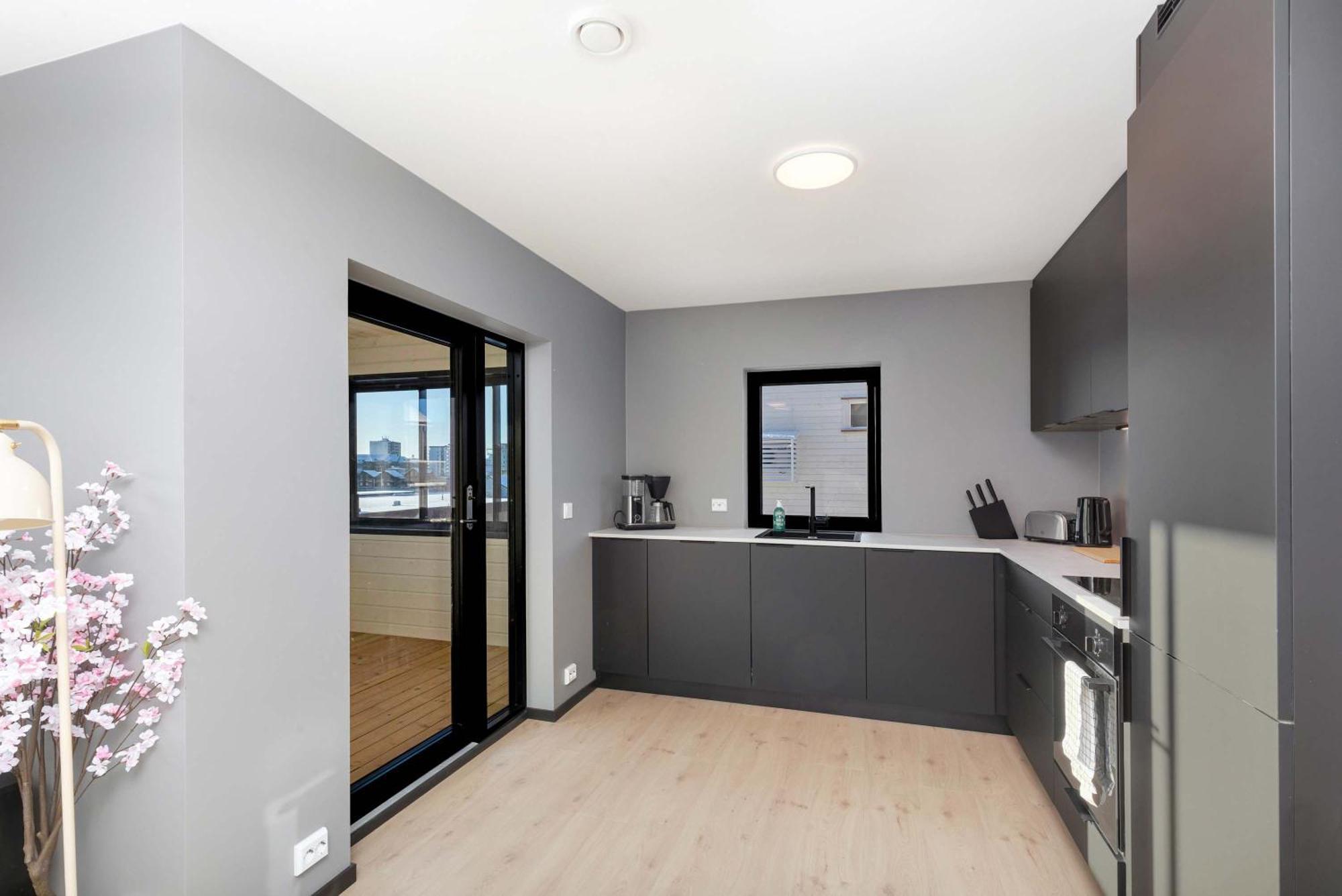 Apartment Dinbnb Homes 5 Bedroom Family House - Free Parking