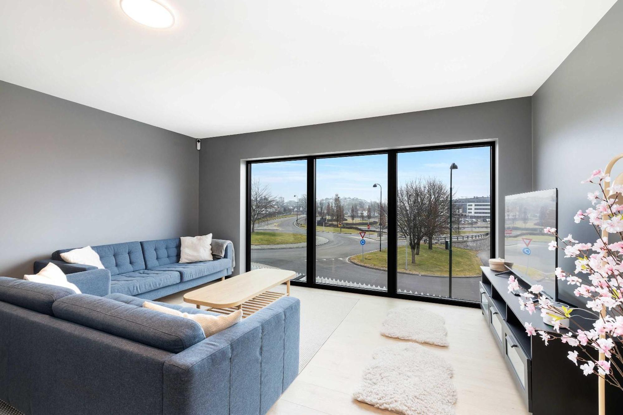 Apartment Dinbnb Homes 5 Bedroom Family House - Free Parking *