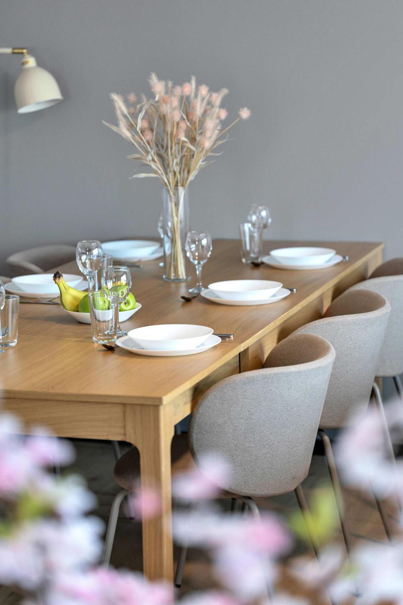 Apartment Dinbnb Homes 5 Bedroom Family House - Free Parking *