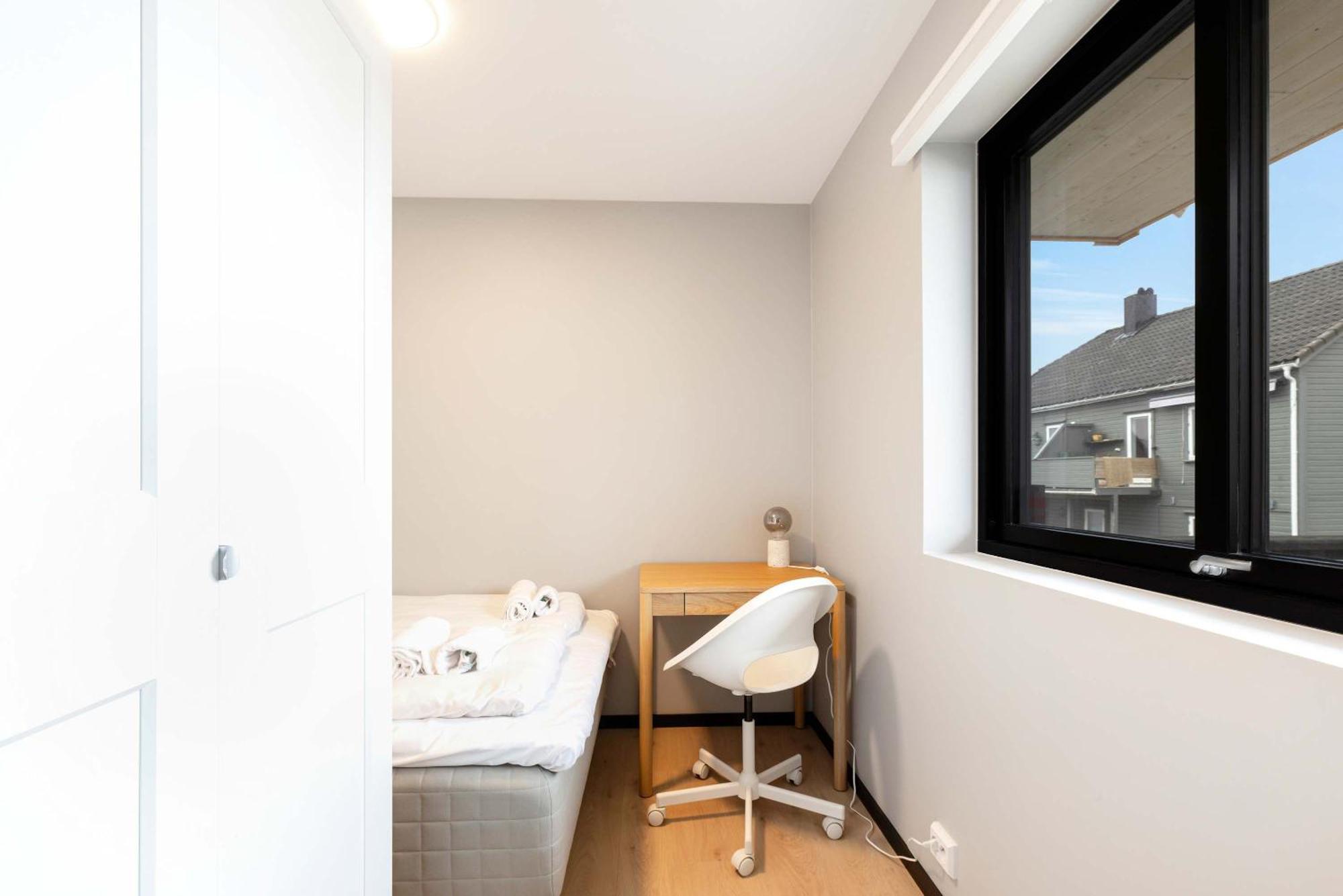 Dinbnb Homes 5 Bedroom Family House - Free Parking *