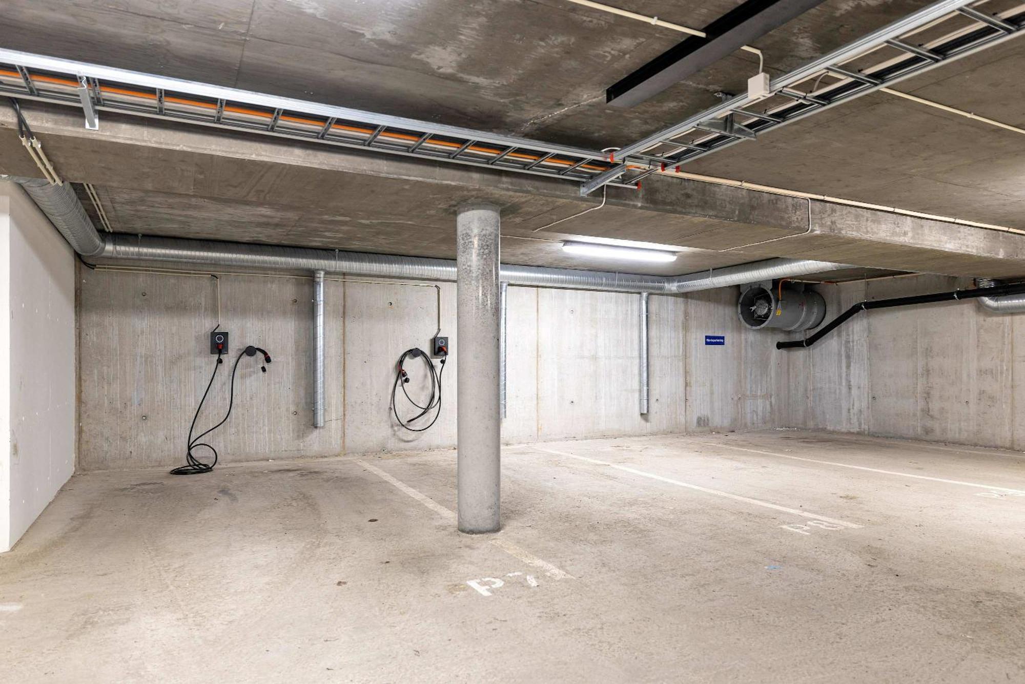 Apartment Dinbnb Homes 5 Bedroom Family House - Free Parking